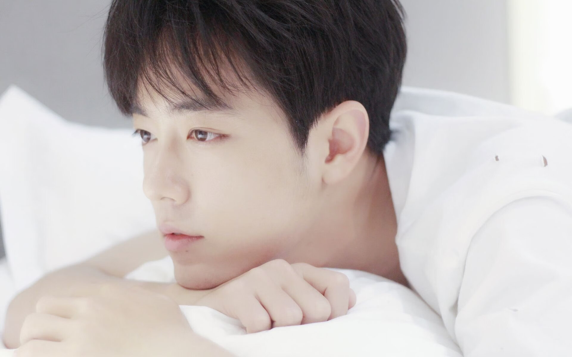 【现场疯狂】球迷狂欢夜带动比赛氛围极致，球迷欢呼视频